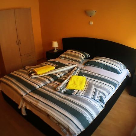 Palota Panzio Bed & Breakfast Будапеща Екстериор снимка