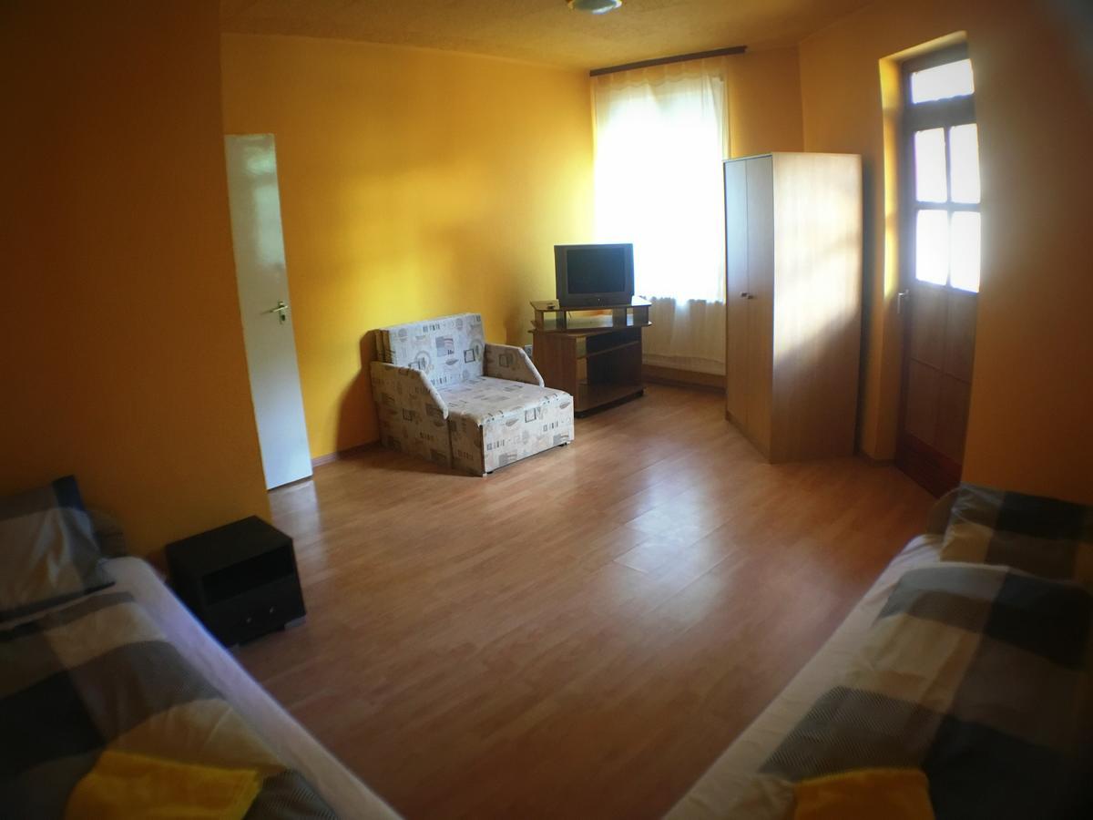 Palota Panzio Bed & Breakfast Будапеща Екстериор снимка